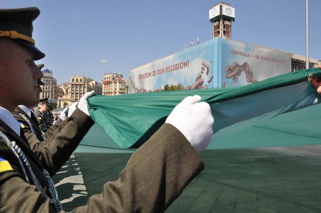 Ukrainian soldiers celebrated Day of Ichkeria victory over Russian occupants in Grozny 06