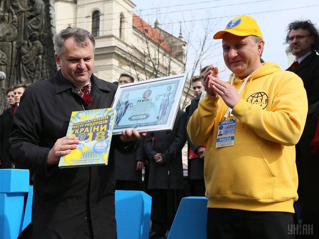 407 бандуристів одночасно виконали Заповіт, встановивши рекорд 06
