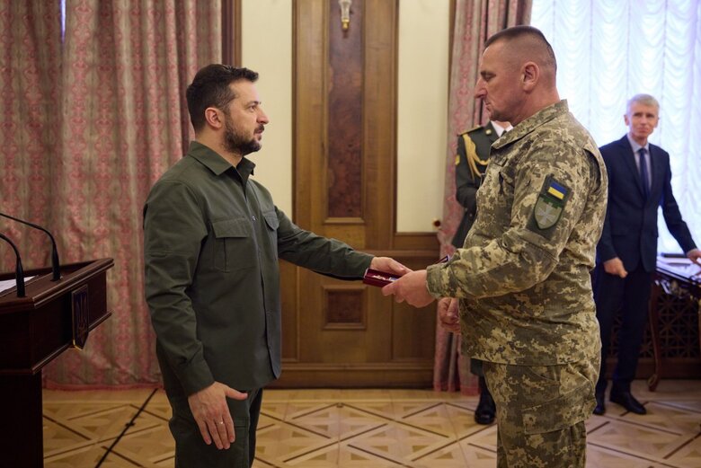 Зеленський вручив нагороди воїнам тероборони 13