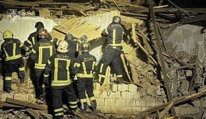 Атака РФ на Київщину: зруйновані будинки, евакуація людей і постраждала дитина