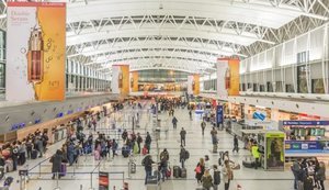 Авіакомпанії Європи попереджають про зрив літнього сезону через нову систему біометричного контролю