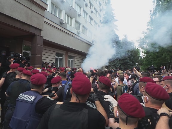 На акції на підтримку Стерненка сталися бійки між мітингувальниками і правоохоронцями: є затримані 18