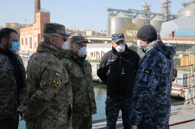 Таран и Хомчак посетили флагман ВМС Украины фрегат Гетьман Сагайдачний 07