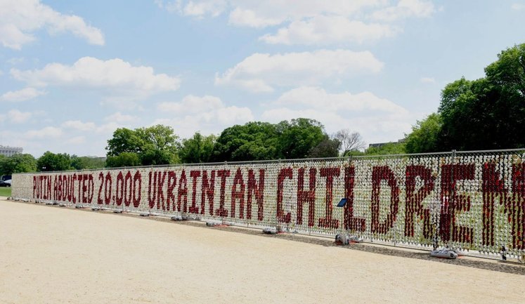 В Вашингтоне выложили 20 тысяч мишек в поддержку похищенных детей