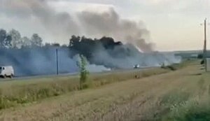 Выживший оккупант снимает на камеру горящую колонну техники на Курщине: "Здесь, короче, х#йовая ситуация...". ВИДЕО