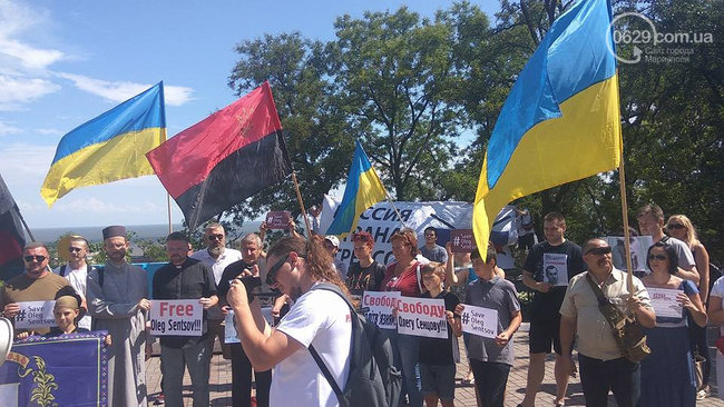 В поддержку Олега Сенцова митинговали в Мариуполе 02