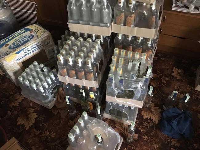 На Львівщині ліквідовано підпільне виробництво алкогольного фальсифікату та мережу його реалізації 04