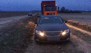 Львівське сміття замість Запоріжжя намагалися вивантажити біля дитячого табору на Рівненщині. ФОТО