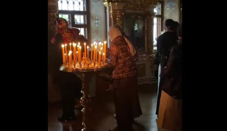 "Пробуждается матушка-Русь", - в Киеве на территории Лавры поют пророссийские песни. ВИДЕО
