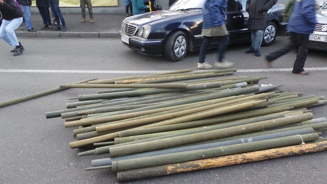 Митингующие против рынка земли установили под Радой палатки 28