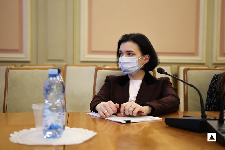 Ольга Айвазовська: Голос в Україні коштує 500 гривень, і допускати в цих умовах дистанційне голосування - це просто стріляти собі в ногу 02