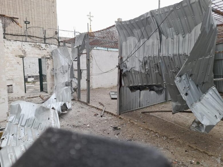 Росіяни обстріляли будівлю Херсонського слідчого ізолятору, є поранені 05 Росіяни обстріляли будівлю Херсонського слідчого ізолятору, є поранені 05