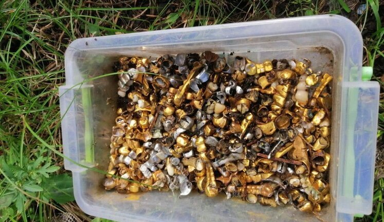 Box with extracted dental crowns was found in Russian torture chamber in Kharkiv region. VIDEO&PHOTOS