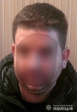 Вернулся, чтобы восстановить паспорт гражданина Украины: на админгранице задержали члена самообороны Крыма 01