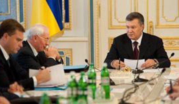 Пять "счастливчиков" из Кабмина: кого Янукович будет "выжигать" в среду?