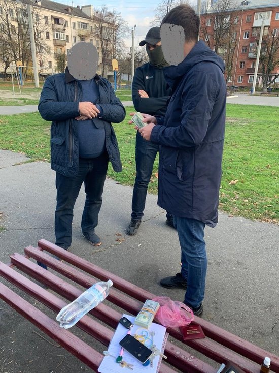 Чиновник Фонду держмайна попався на хабарі в 30 тис. доларів 02