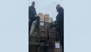 "Грузимо. Передамо в Одесу. Там кораблі стоять на рейді. Ну, щоб хоч пару штук...", - житомирські волонтери 3 березня вивезли з КБ "Луч" боєприпаси до РК "Нептун". ВIДЕО