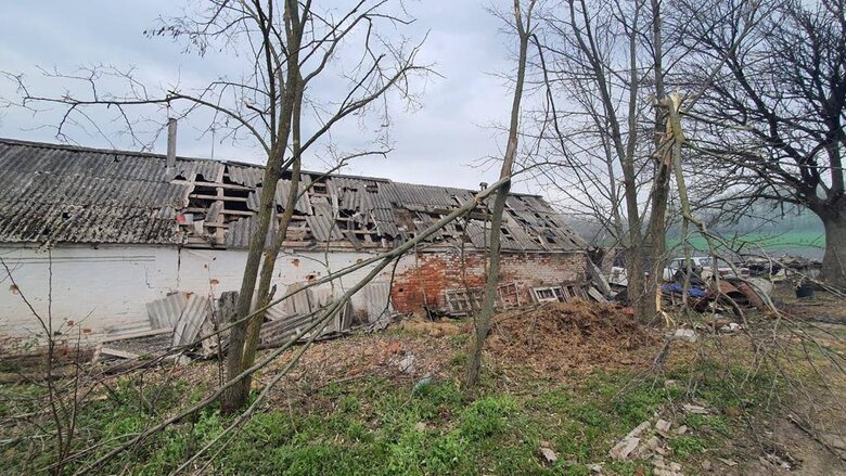 Наслідки ворожого обстрілу Сумщини: загинула жінка 03