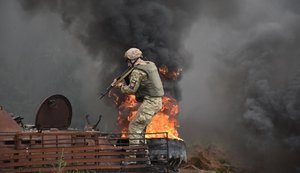 Ексв’язнів та іноземців у ДШВ немає: заява командувача Апостола