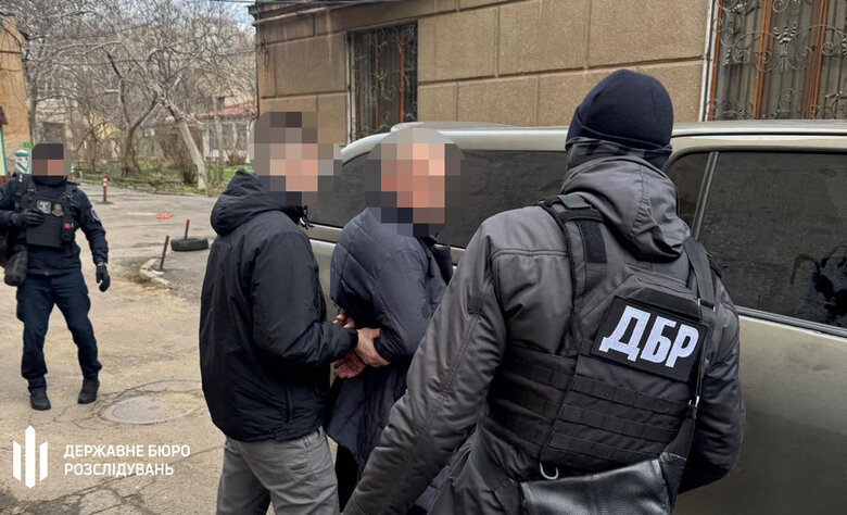 Затримано посадовців за організацію схеми хабарів на видачі посвідчень мисливців