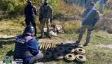 Противотанковые мины, гранаты и выстрелы к РПГ: СБУ обнаружила возле автобусной остановки на Луганщине тайник наемников РФ. ФОТОрепортаж