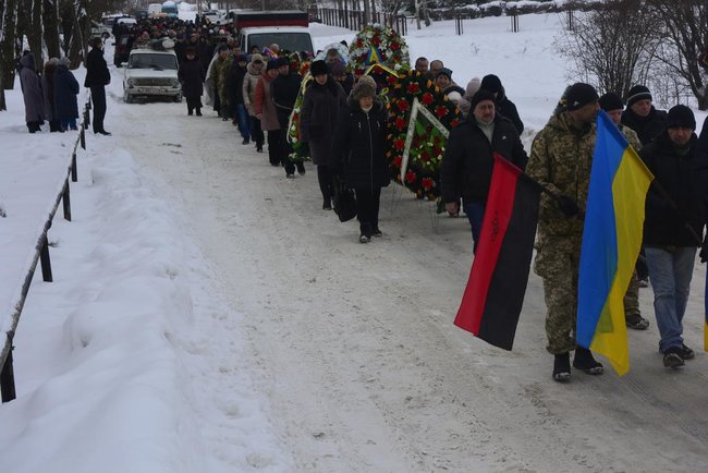 Із загиблим у зоні ООС воїном 72-ї ОМБр Володимиром Крупським попрощалися на Полтавщині 05