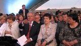 Людмила Янукович в селе интеллигентно послушала "Музыку навека". ФОТОрепортаж
