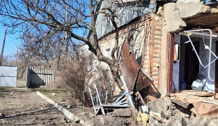 Доба на Донеччині: майже 1500 ударів ворога, троє людей зазнали поранень. ФОТОрепортаж