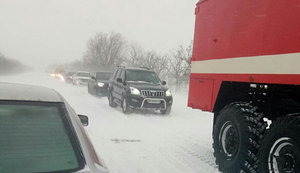В Киеве на проблемных участках дорог дежурят семь автомобилей ГосЧС
