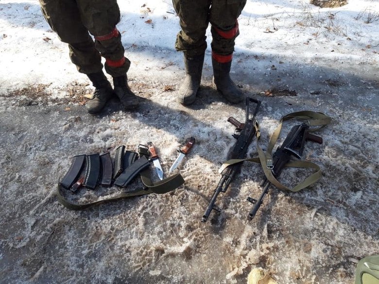 Військовослужбовці 93-ї ОМБр взяли в полон двох російських окупантів із в/ч 91701 ямпільського мотострілкового полку, - Залужний 04 Військовослужбовці 93-ї ОМБр взяли в полон двох російських окупантів із в/ч 91701 ямпільського мотострілкового полку, - Залужний 04