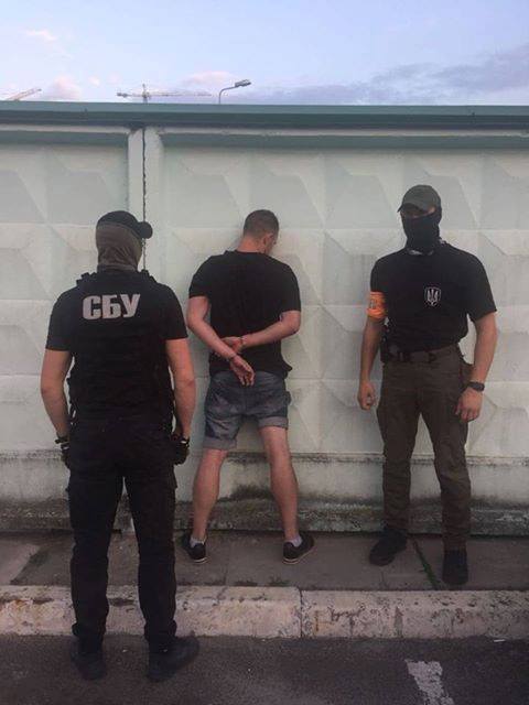 Полицейского задержали в Киеве на сбыте наркотиков 03