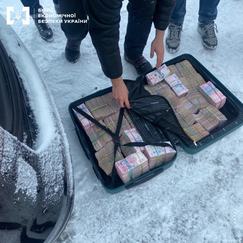 Правоохранители выявили многомиллионную схему легализации похищенных на оккупированных территориях наличных денег 01