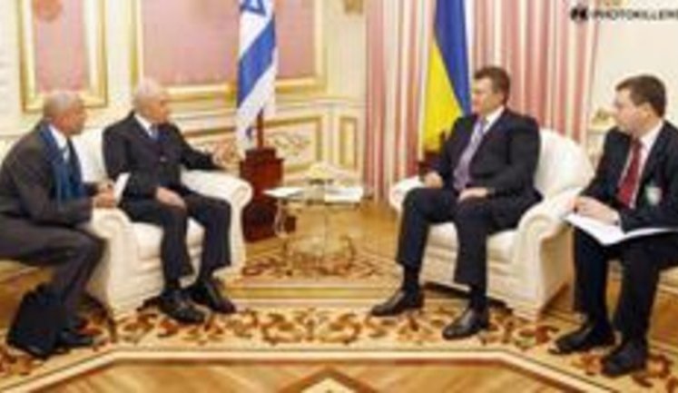 Штаны и политики. Подробности встречи Януковича и Переса от ФОТОжаберов