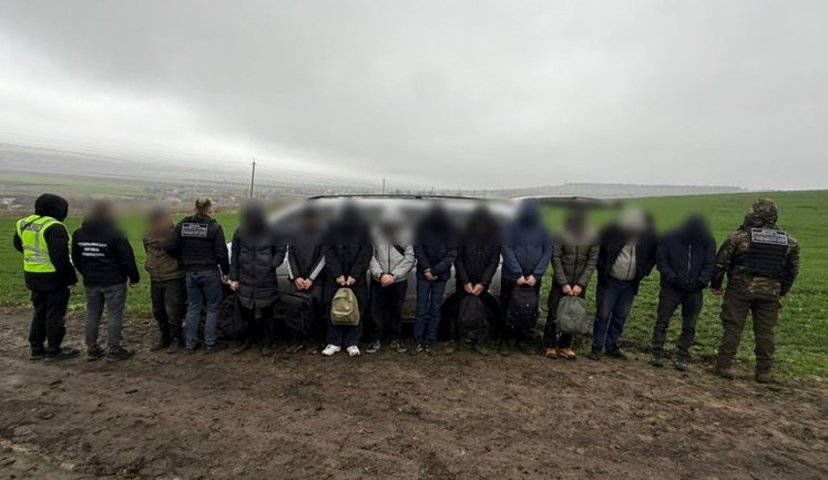 Заплатили адміну телеграм-каналу по $8 тис. за мікроавтобус: на Одещині затримано 10 ухилянтів, - ДПСУ. ВІДЕО+ФОТОрепортаж