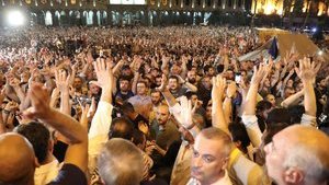 Сьогодні ввечері під парламентом Грузії відбудеться нова акція протесту. Опозиція висунула владі три вимоги