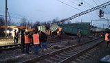 Грузовой поезд сошел с путей под Днепром и заблокировал движение: задержки уже более чем на два часа. ФОТОрепортаж