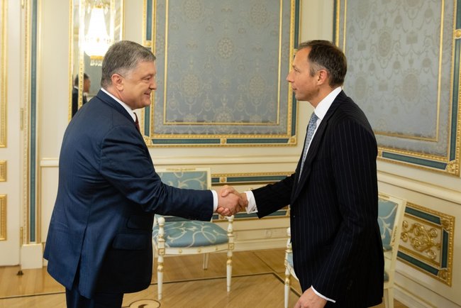 Співрозмовники скоординували заходи щодо недопущення будівництва Північного потоку, - Порошенко зустрівся із заступником Держсекретаря США Фенноном 01