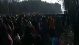 В останній день перед закриттям кордону на КПП утворилися величезні черги з українців. ВIДЕО