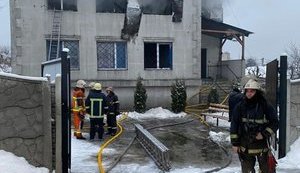 Из горящего дома престарелых спасли девять человек, - ГСЧС