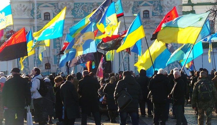 Ukrainians gather at Viche in Kyiv downtows on Day of Unity. PHOTOS