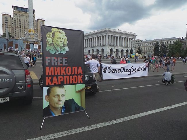 Акція Free Sentsov триває на Майдані Незалежності в Києві 04