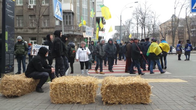 Вимагаємо референдум, - мітингувальники проти ринку землі перекрили кілька вулиць біля Верховної Ради 16