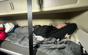 Прикордонники затримали 53-річного волинянина, який намагався нелегально перетнути кордон, сховавшись у вантажівці. Водієві загрожує кримінальна відповідальність.