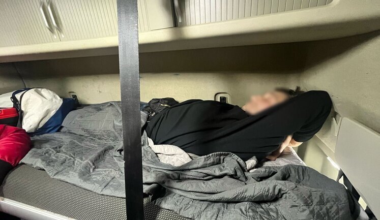Спрятался под одеялом в грузовике: задержан волынянин, который хотел пересечь границу с Польшей, - ГПСУ. ВИДЕО+ФОТО