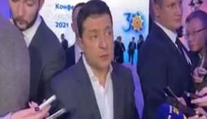 "Я не думаю об этом. Пусть разбирается суд, правоохранительные органы", - Зеленский о подозрении Порошенко. ВИДЕО