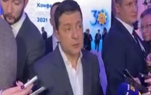 "Я не думаю об этом. Пусть разбирается суд, правоохранительные органы", - Зеленский о подозрении Порошенко. ВИДЕО