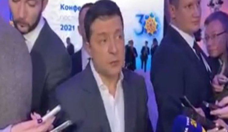"Я не думаю об этом. Пусть разбирается суд, правоохранительные органы", - Зеленский о подозрении Порошенко. ВИДЕО