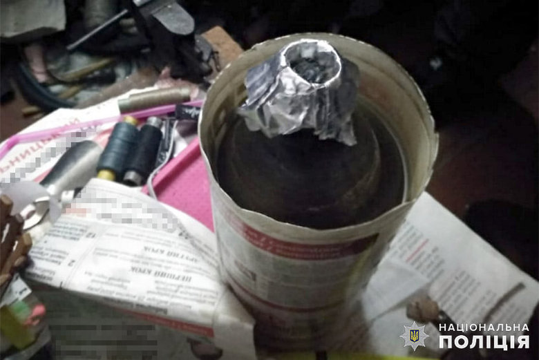 Сбывал наркотики на переменах: в Хмельницком задержали 38-летнего учителя местного лицея 03