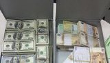У Львові накладено арешт на іноземну валюту еквівалентну 12,5 млн грн, отриману внаслідок ухилення від сплати податків. ФОТО