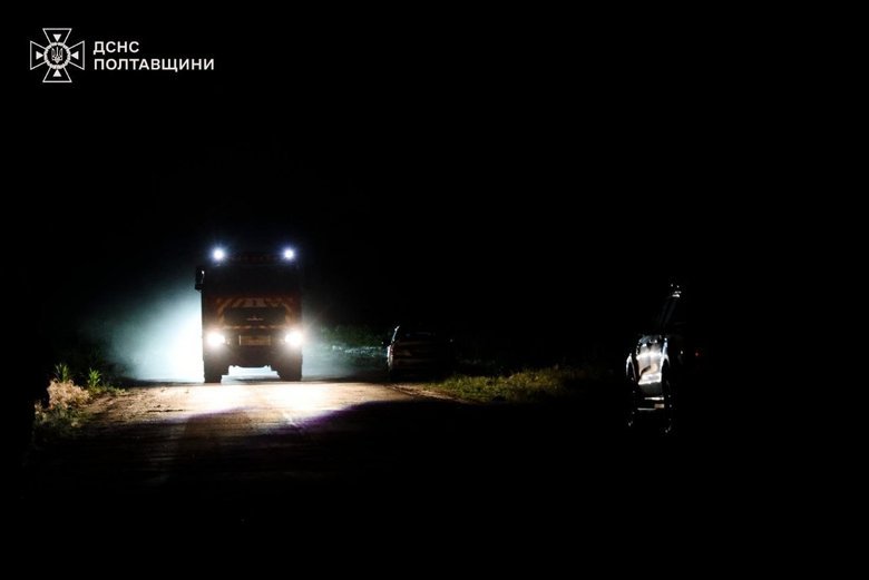 Рятувальники загасили пожежі після атаки РФ на підприємство в Полтавському районі